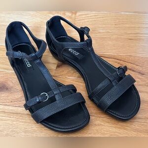(NWOT) ECCO Women's Black Leather T-Bar Buckle Sandal, Size 4 US, 35 EU